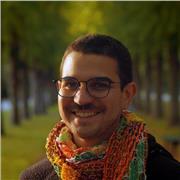 Sprachlehrer mit umfangreicher Erfahrung im Unterrichten von Kindern und Jugendlichen.